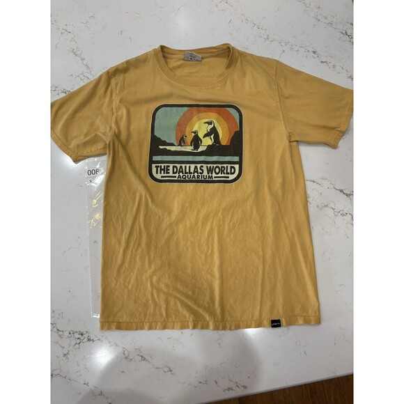 The Dallas World Aquarium T Shirt Mens Small Yellow Short Sleeve Crewneck Cotton - Picture 2 of 3